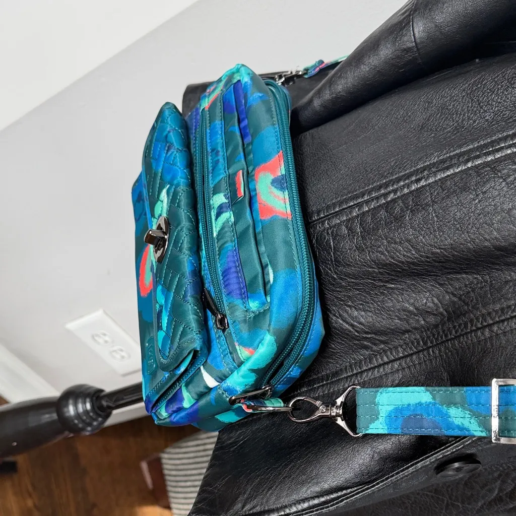 Lug Switch Women's Convertible Crossbody Bag Mystic Bloom Forest Fabric NWOT Blue - Image 3