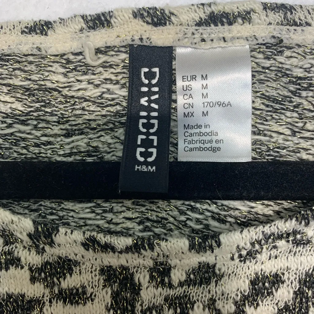 DIVIDED Black and Gray Boxy Short Sleeve Tee Size Medium - Image 3