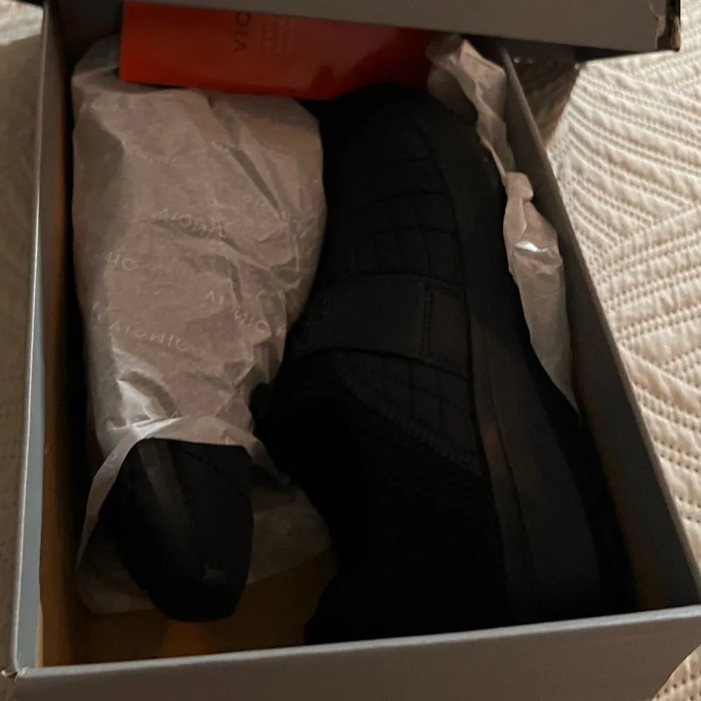 Vionic Diane black lightweight slip on shoes! New in box - Image 10