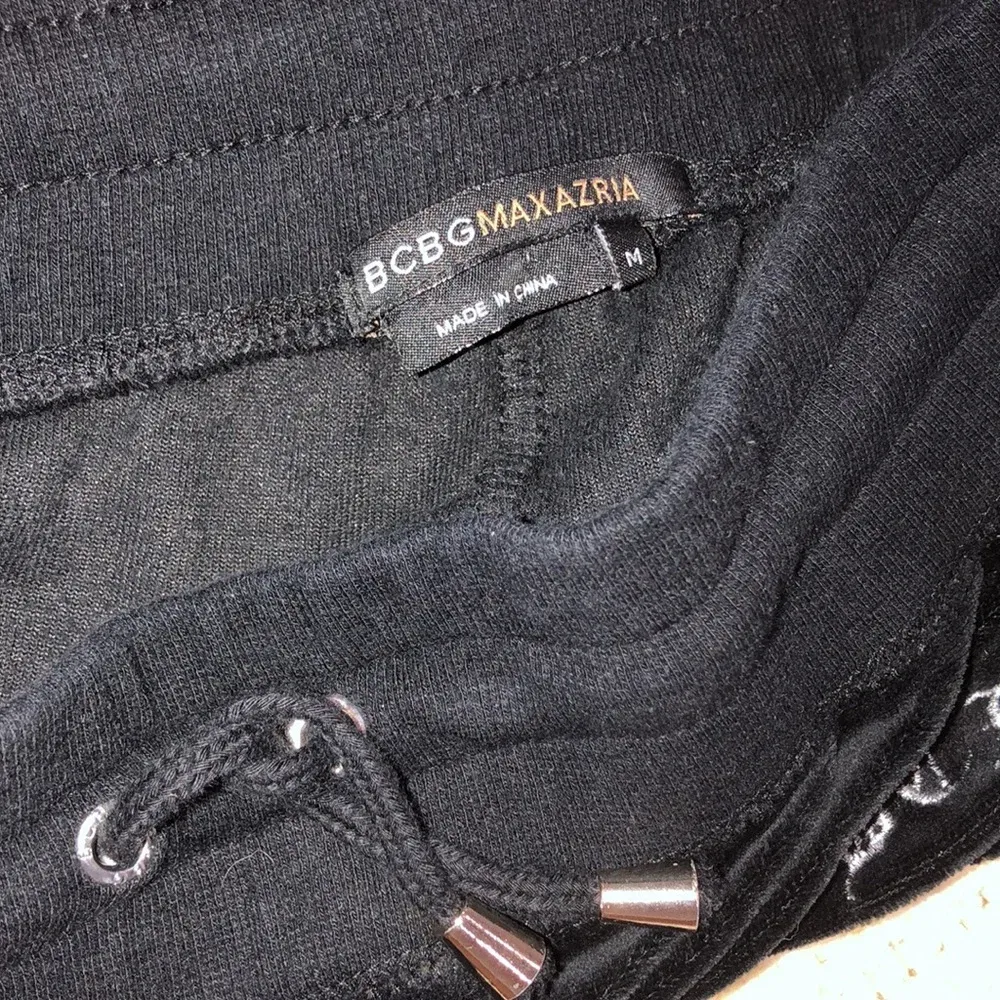 BCBGMAXAZRIA size medium black velour sweatpants - Image 4