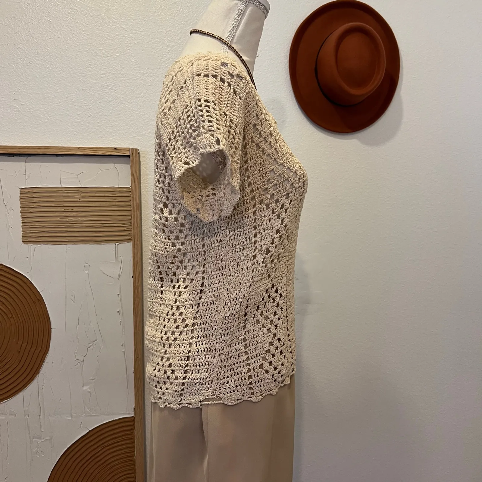 1970s Handmade Woven Cream Short Sleeve Indie Semi Sheer Crocheted Top - Image 3