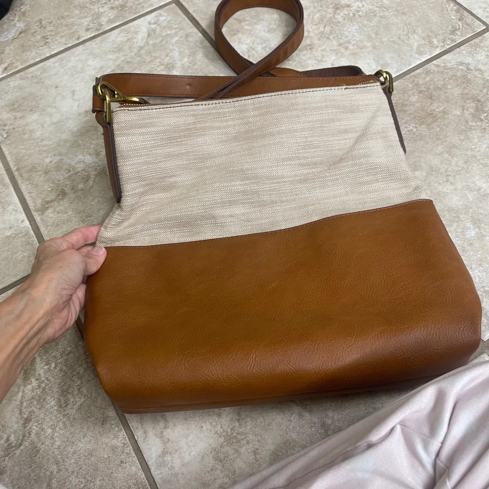 Fossil Leather Canvas Hobo Shoulder Bag Tan Cream Adjustable Strap Women EUC - Image 2