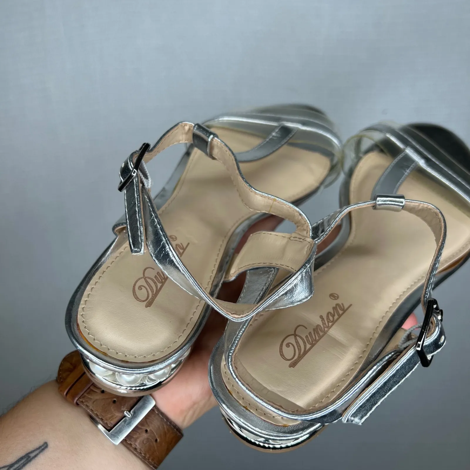 Dunion Silver T Strap Sandals 8.5M Clear Straps Pearl Heel‎ Open Toe Size 8.5 - Image 5