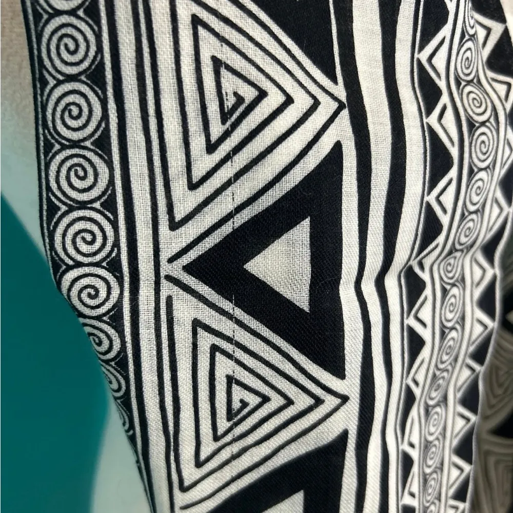 Vintage Ann Taylor 100% wool black and white Aztec patterned scarf - Image 3