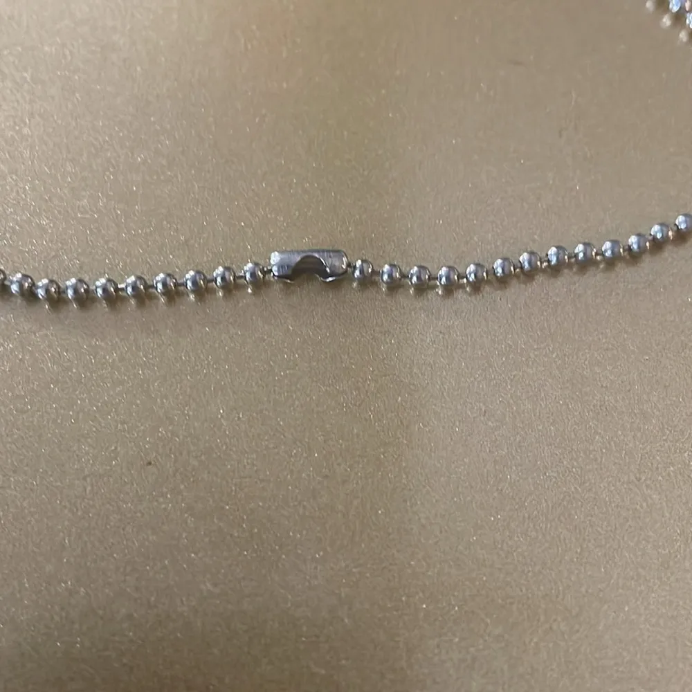 Vintage Y2K Silver Tone Beaded 18 inch Necklace w/ Purple & White Shoe Charm - Image 4