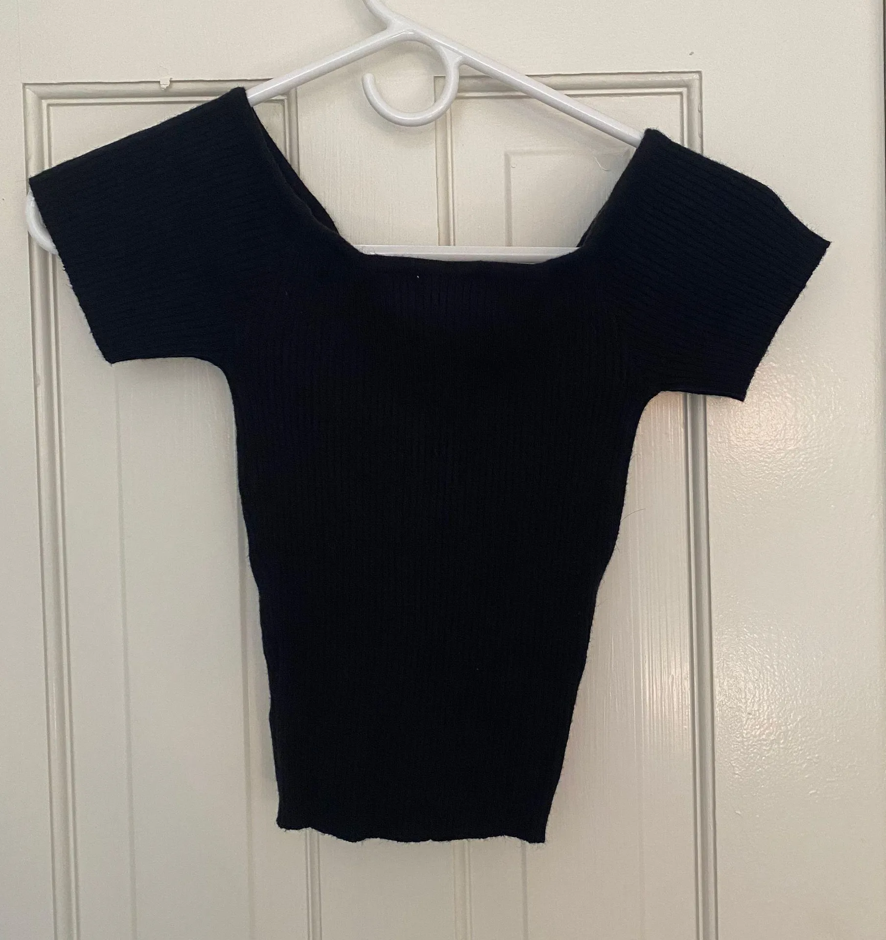 Kendall + Kylie Black Crop Top - Image 2