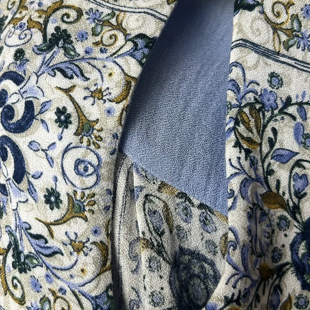 Massimo Dutti blue floral patterned keyhole top f1 - Image 8