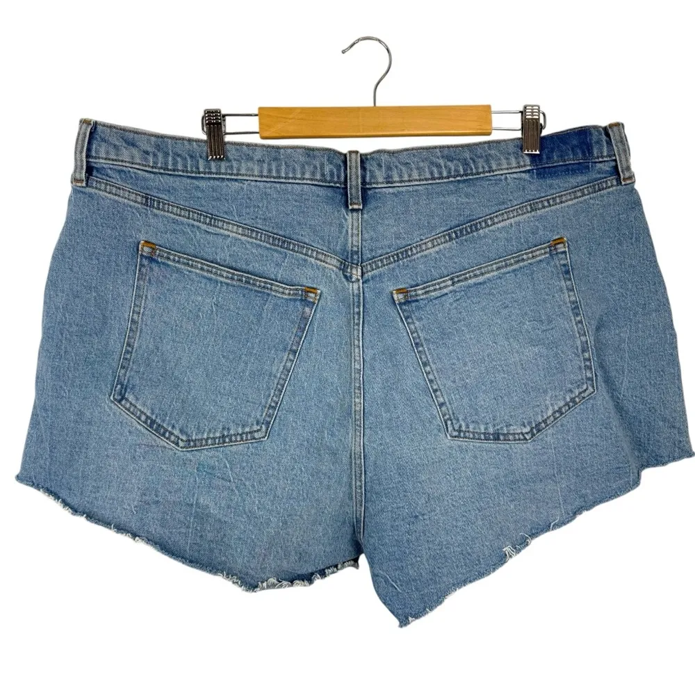 NWT Abercrombie Fitch The Mom Short High Rise Curve Love Cutoffs Denim Size 35 - Image 10