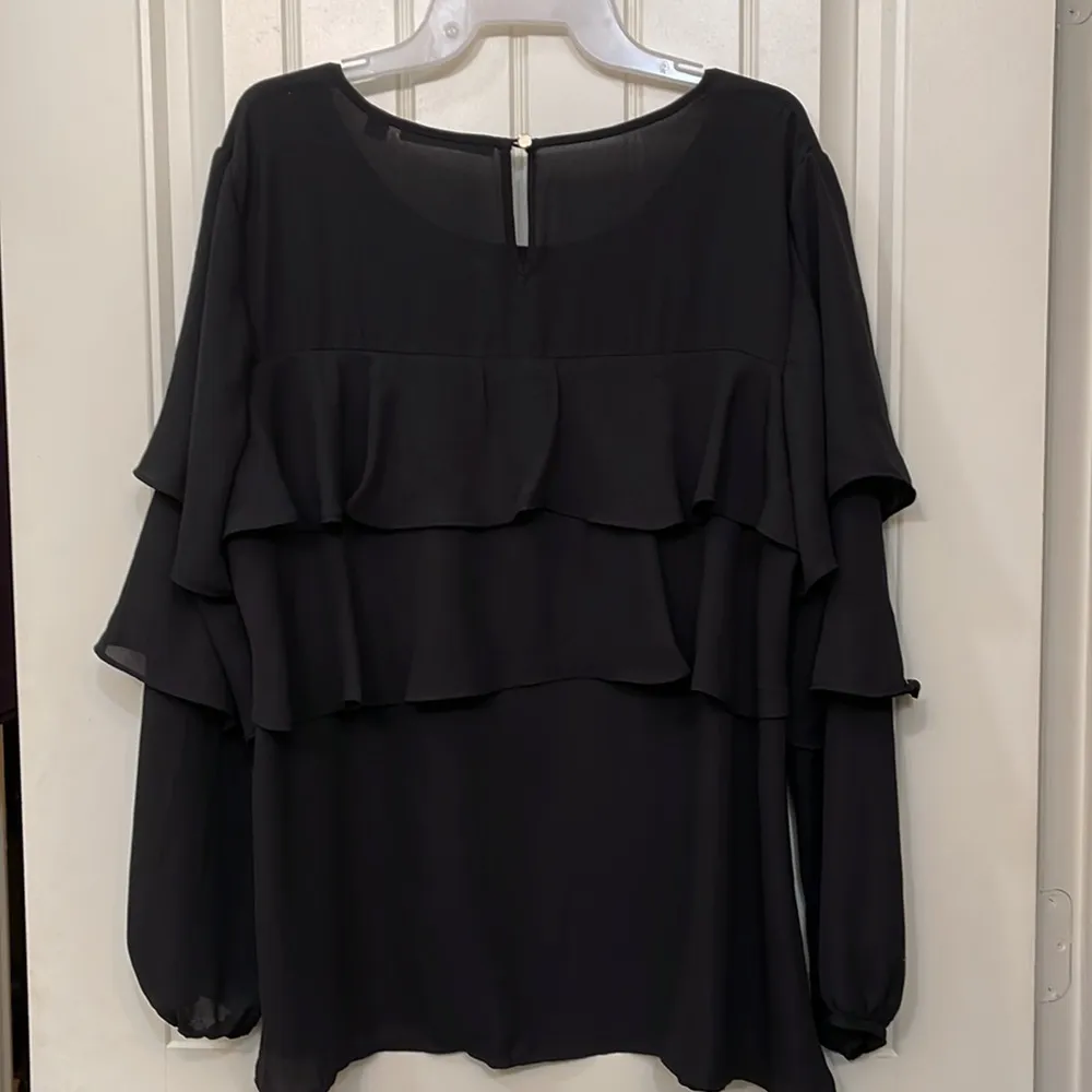 Sale! 🔥🎁 Valerie Stevens Ruffled Blouse - Image 3