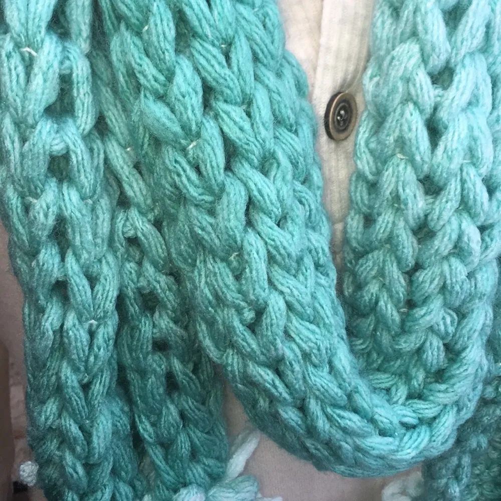 New Handcrafted Chunky Knit Ombré Scarf and Beanie Winter Accessory Set - Image 3