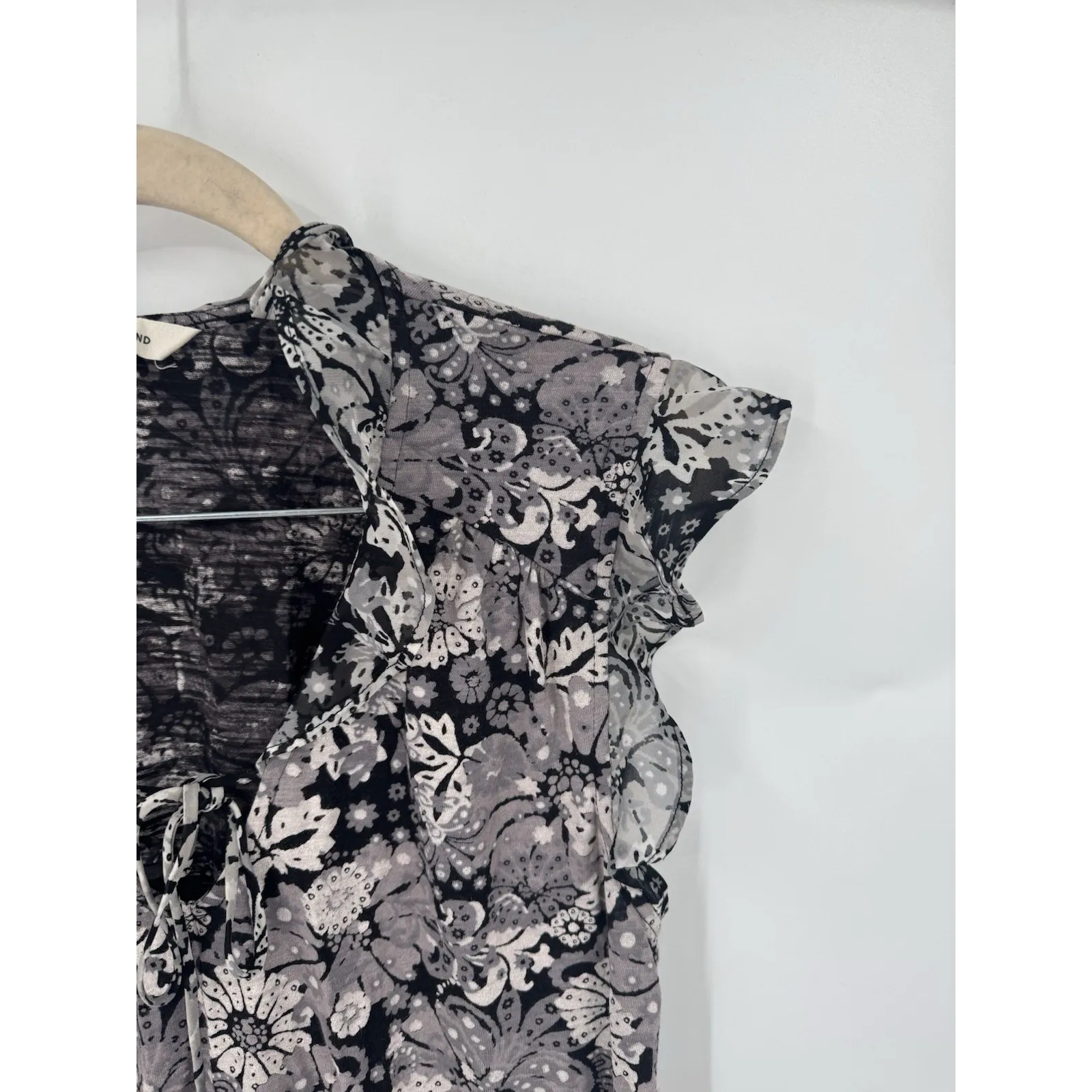 Lucky Brand Dark Floral Flutter Sleeve Blouse L Grey Dark Coquette Dark Fairy - Image 9