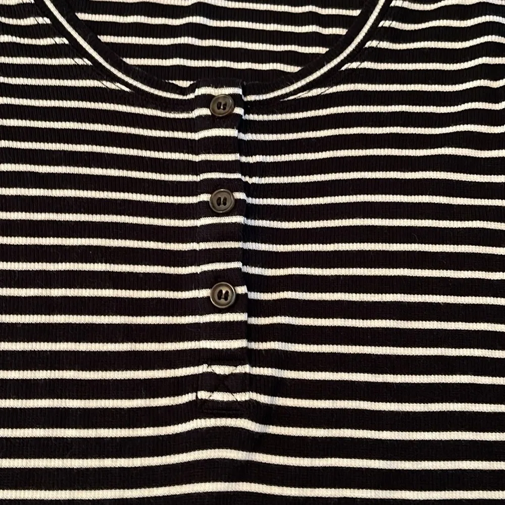 Marine Layer Black and White ribbed Blouse medium - Image 3