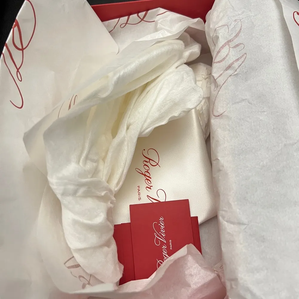 Roger Vivier Bridal Red Lace Flower Strass Crystal 65mm Pump Sz 36.5 New in box - Image 5