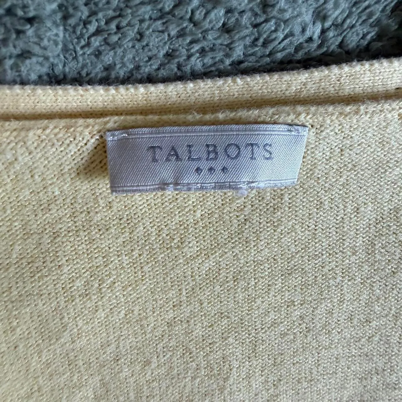 Talbots Butter Yellow Long Sleeve V-neck Sweater with Textured Diamond Pattern - Image 5