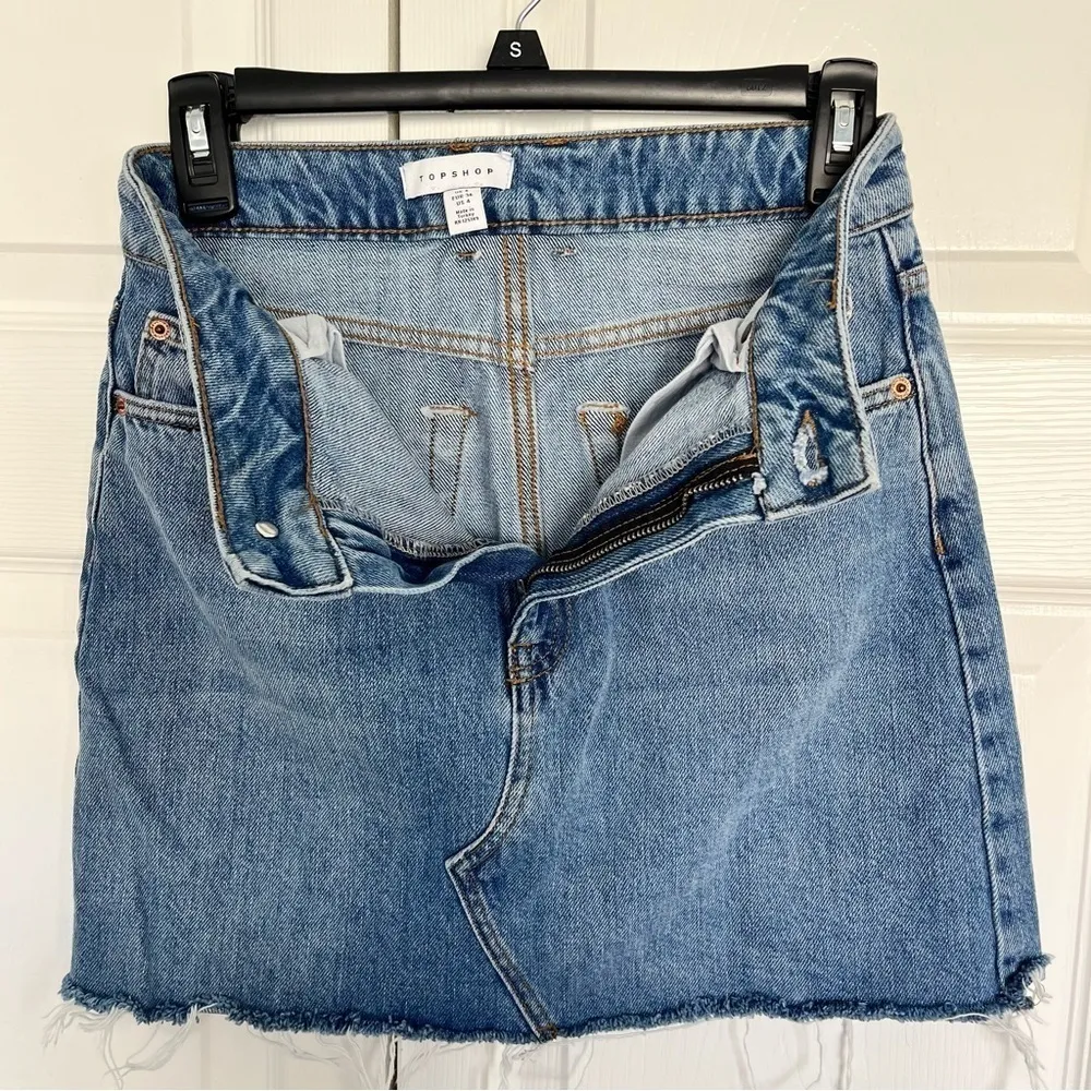 TopShop Mid Rise Cut Off Mini Jean Skirt Size US 4 - Image 3