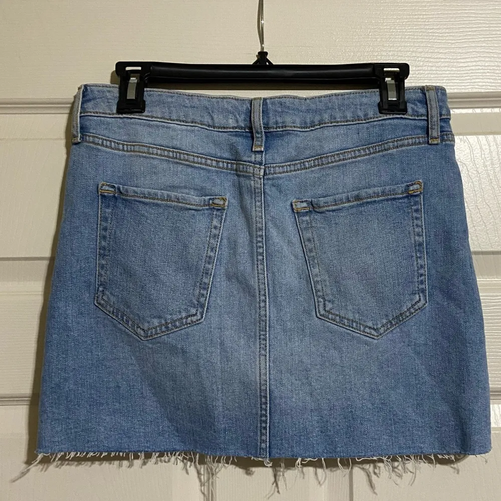 Forever 21 Light Wash Distressed Skirt - Image 4