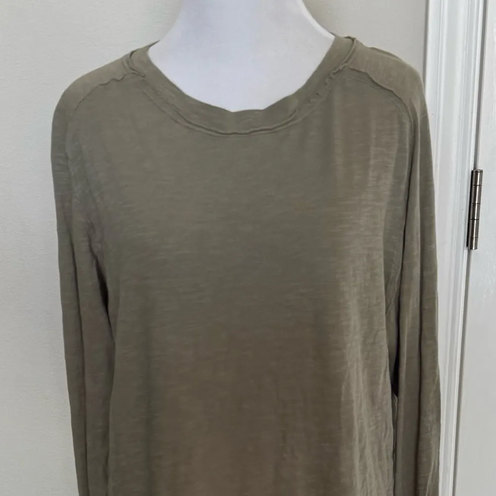 Free People Long Sleeve Tee size XS - Image 2
