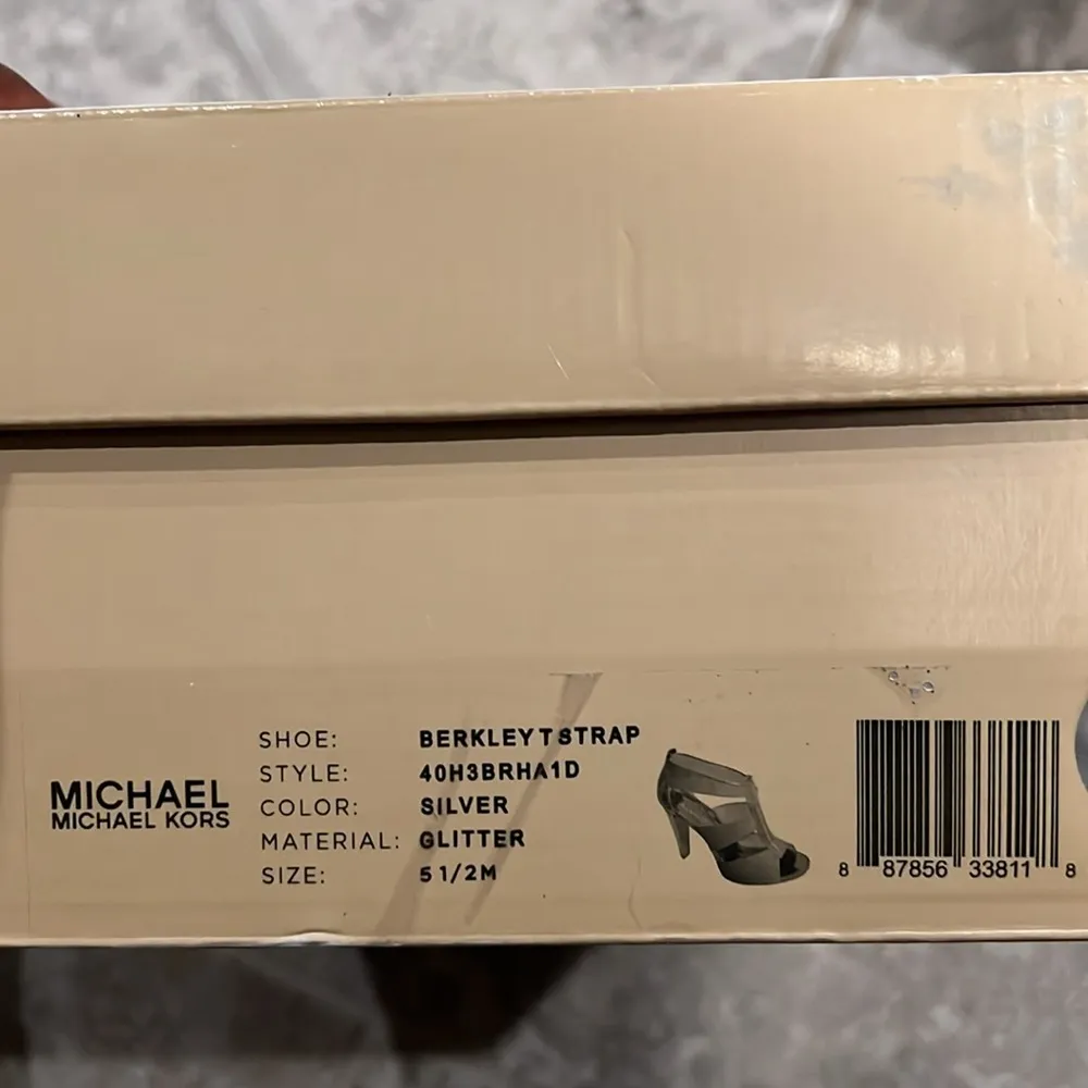 NEW Michael Kors Berkeley T-Strap Glitter Silver Heels, Size 5.5 M Retail $150 - Image 7