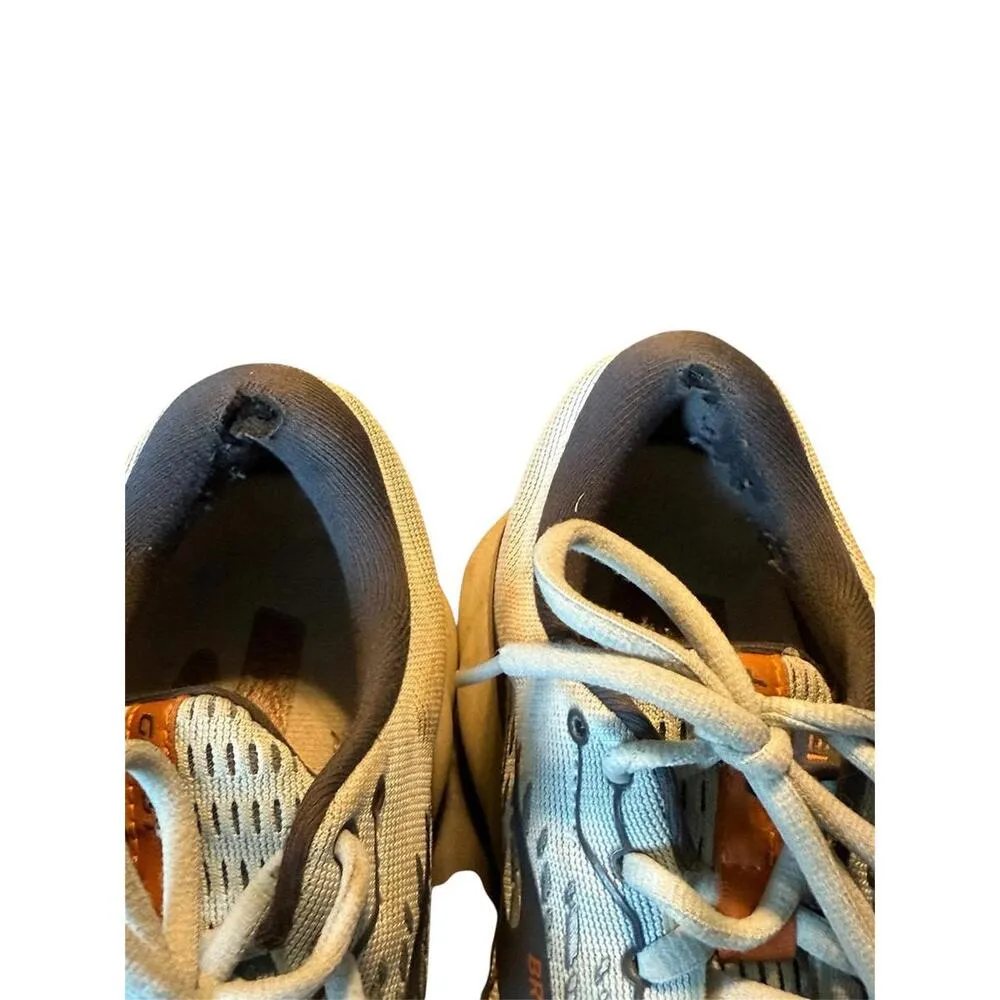 Women’s size 8.5 Mizuno Wave Running Shoes - Image 3