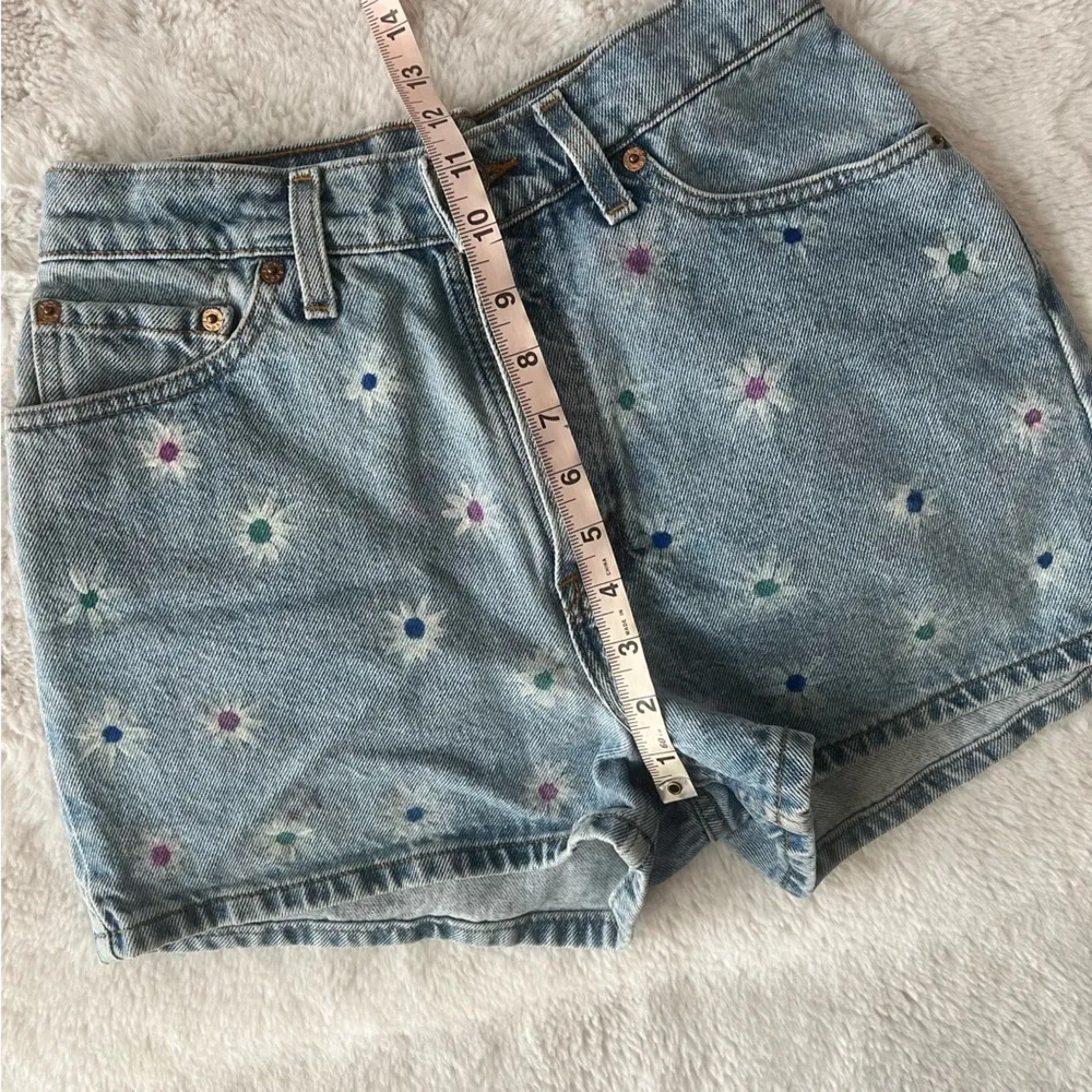 VINTAGE Levi’s 512 Slim Mom Shorts 90s Custom Floral, hand painted - Image 9