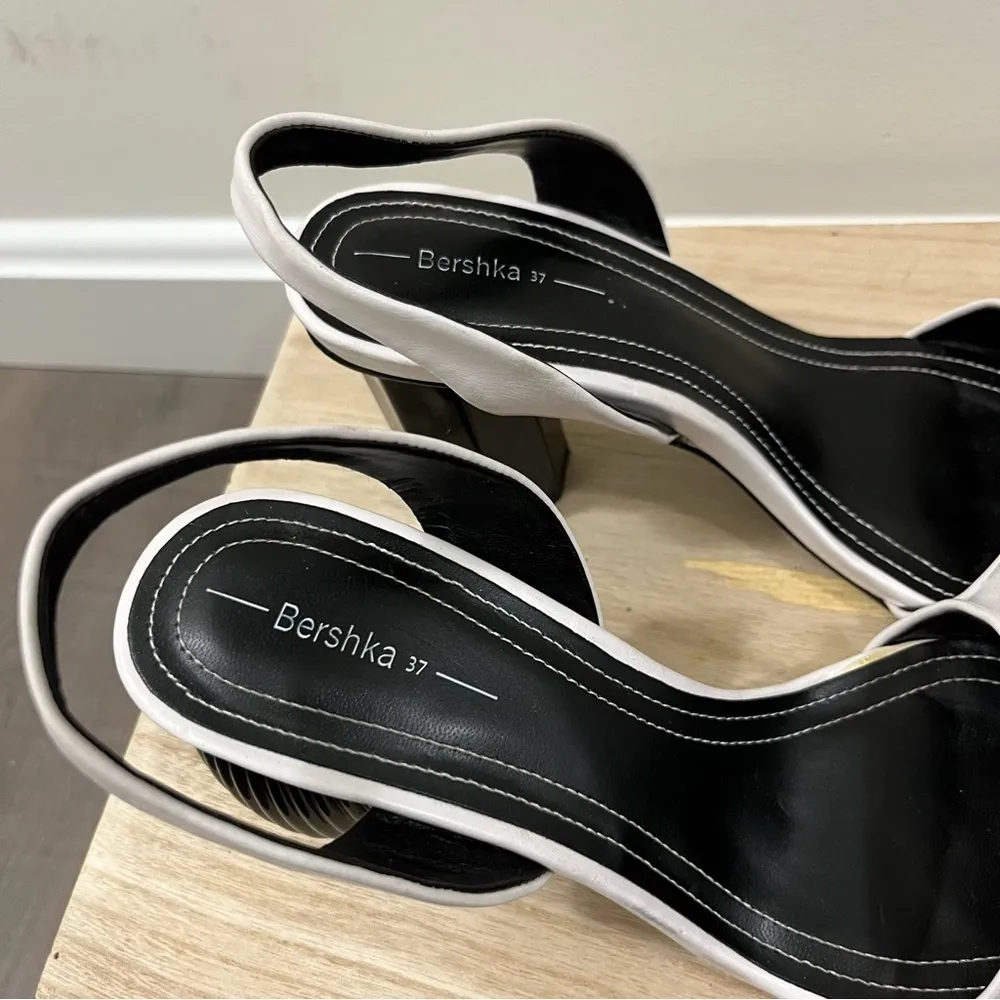 Bershka Interest White & Black Mixed Mid Pointed Toe Heel 6.5/37 - Image 8