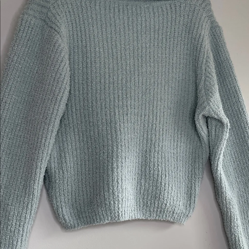 Elegant V-Neck Sweater in Soft Blue - Image 4