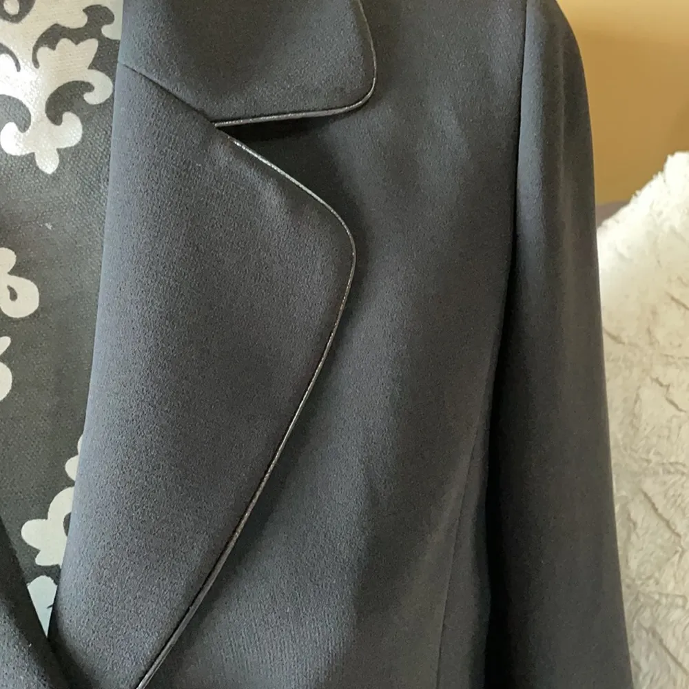 TAHARI Arthur S.Levine Black Blazer Jacket Size 8 - Image 3