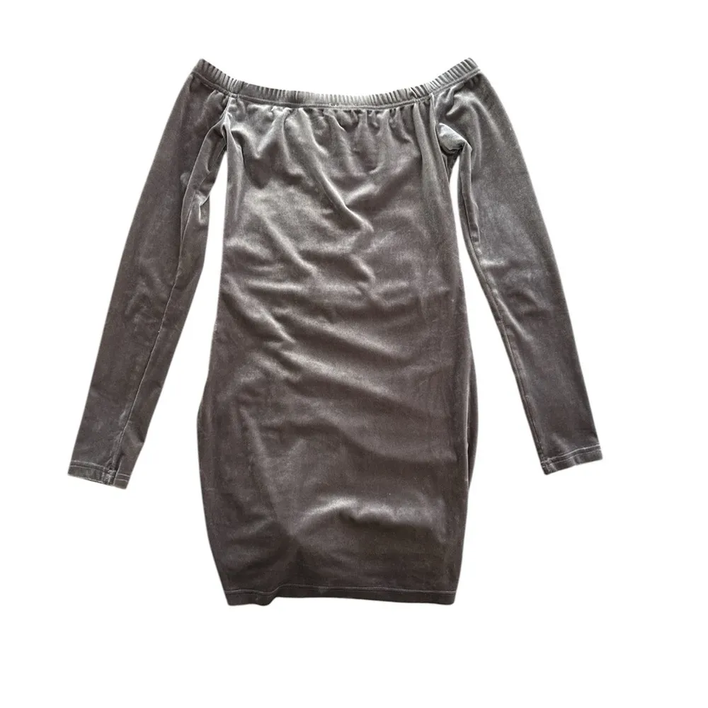 Revolve SUPERDOWN Eden Dress Velvet Ruched Off Shoulder Long Sleeve Womens Small - Image 7