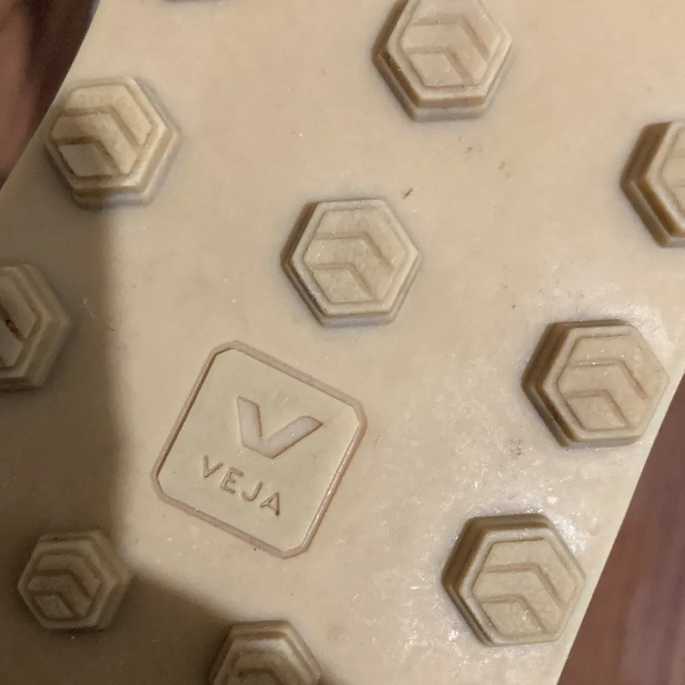 Veja Rio Branco Low Top Snea Women’s Size 9 Tan/White Color - Image 8