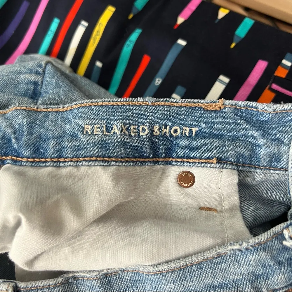 American Eagle 100% Cotton Light Wash Ripped Distressed Denim Relaxed Short - Image 11