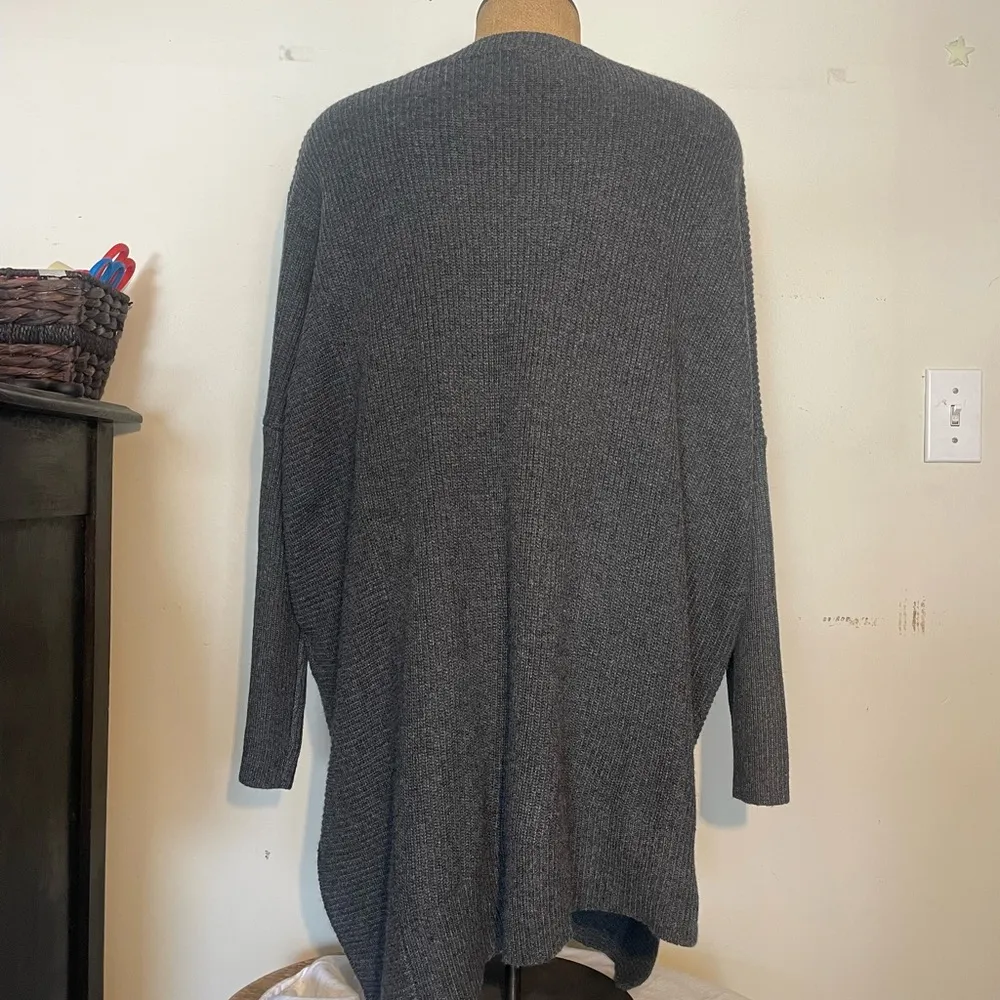 NWT very J women’s oversized charcoal sweater w/open shoulders 3/4 sleeves M - Image 2
