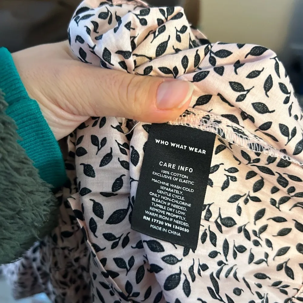 Who What Wear Smocked Balloon Sleeve Ditsy Floral Square Neck Blouse - Image 4