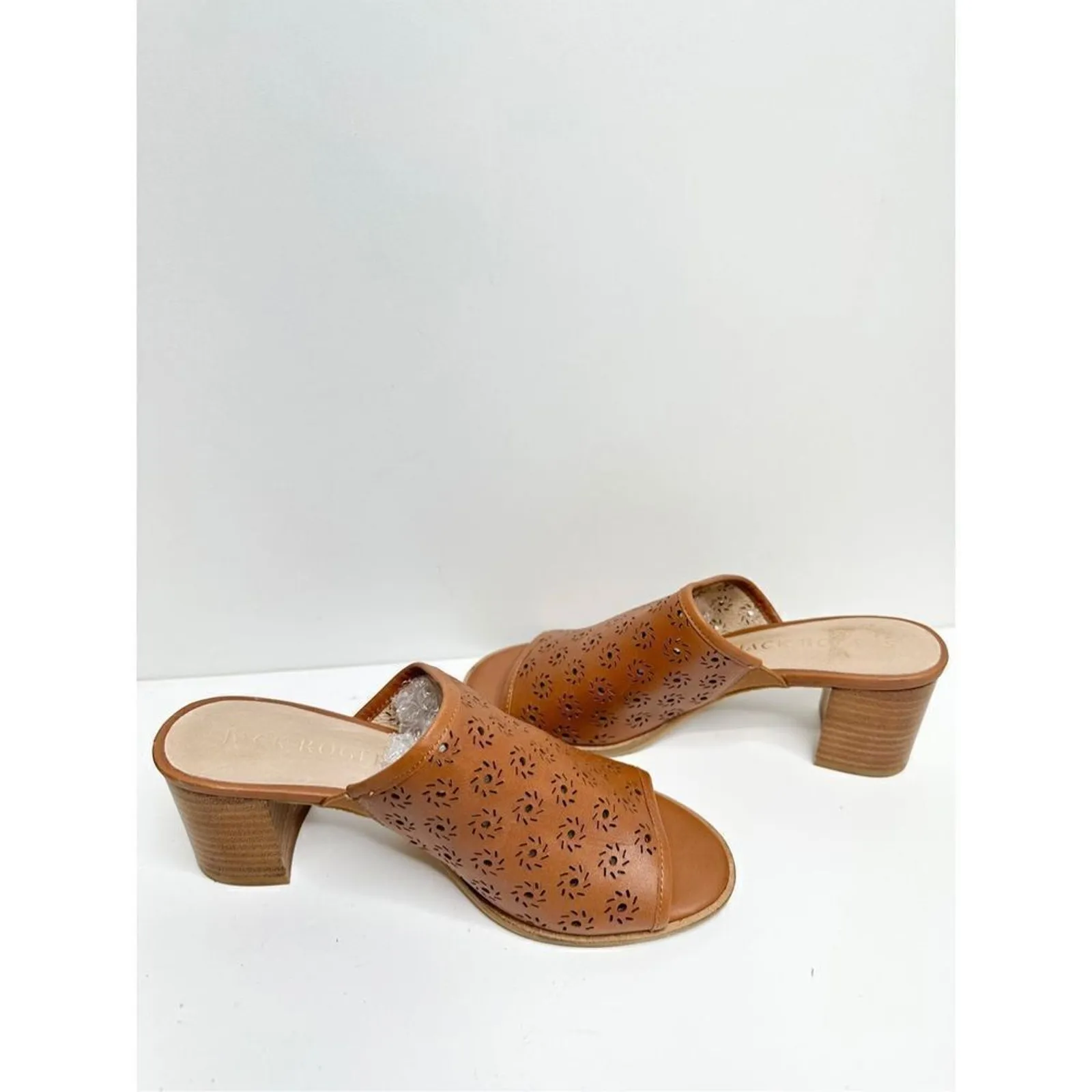 Jack Rogers Sandals Womens Size 6 Brown Roonie Open Toe Perforated Leather Slide - Image 9