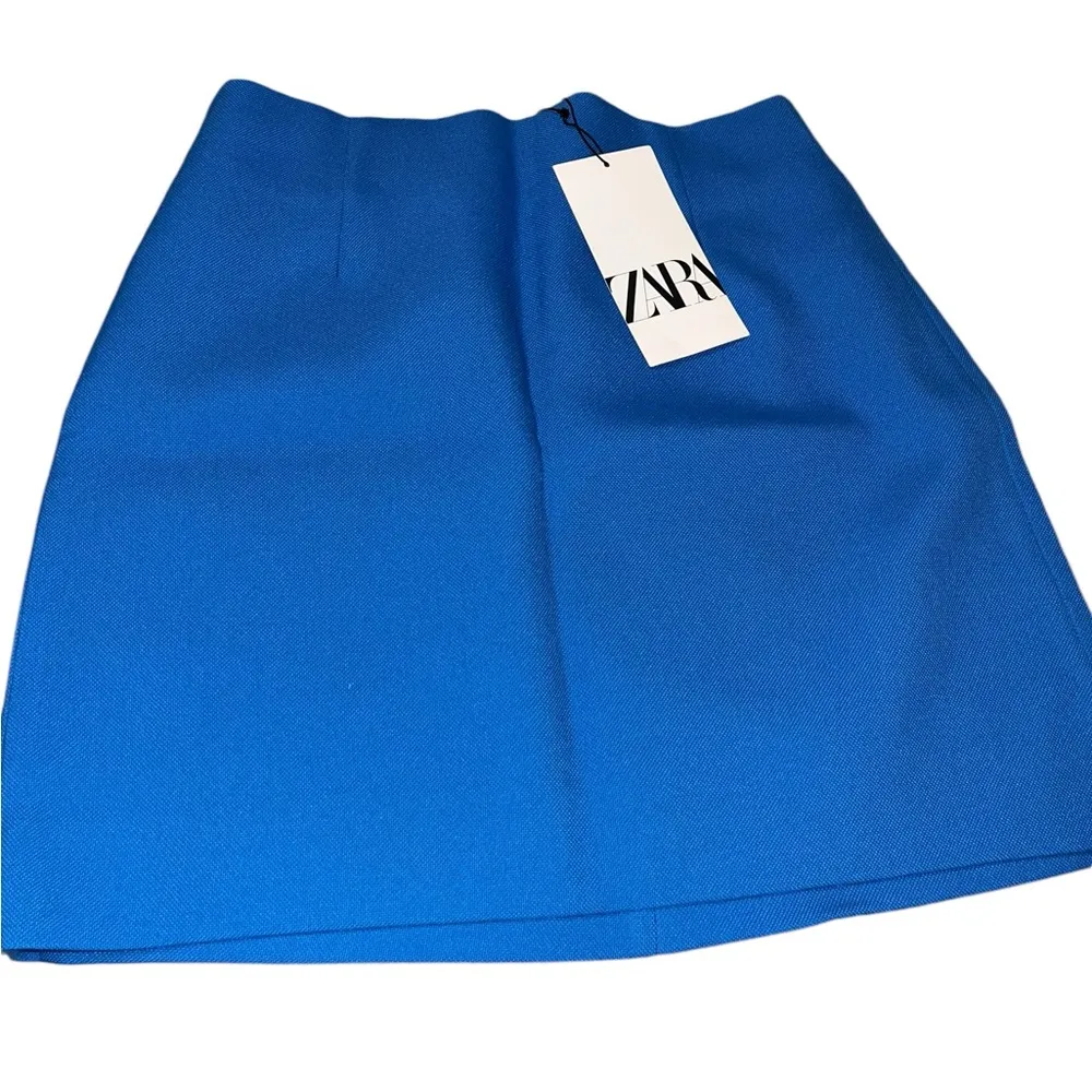 Zara high waisted blue mini skirt size Xs new - Image 2