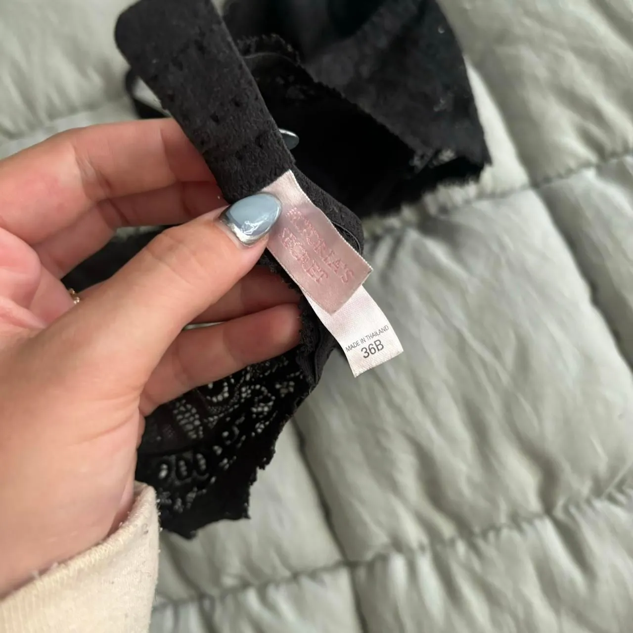 Victoria Secret Black Lace Bow Bra 36B - Image 5