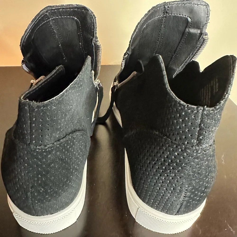 Caliber Suede Wedge Sneaker - Image 3