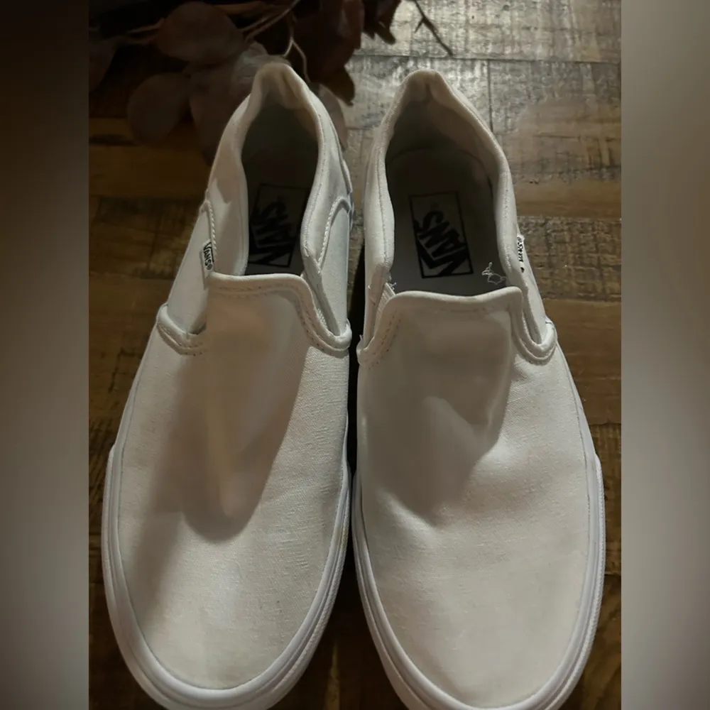 Vans  Women's Size‎ 8.5 White ASHER SLIP-ON SKATE SHOES - Image 3