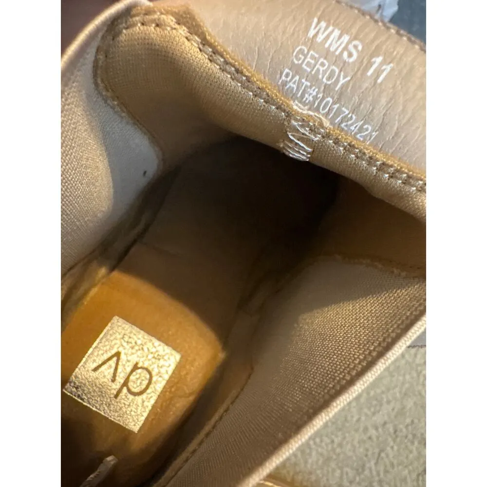 DV by Dolce Vita Gerdy Bootie in Beige Faux Leather Wedge Ankle Boots Size 8 - Image 6