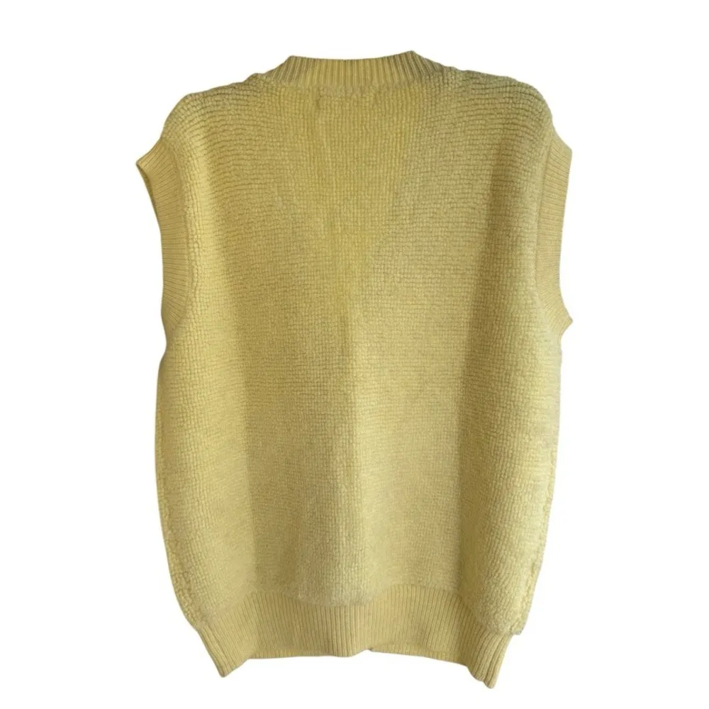 Oversized Button V - Image 5