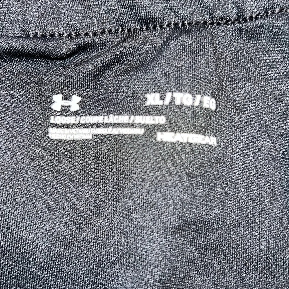 NWT Under Armour Black Loose Heatgear Shorts Size XL W14 - Image 3