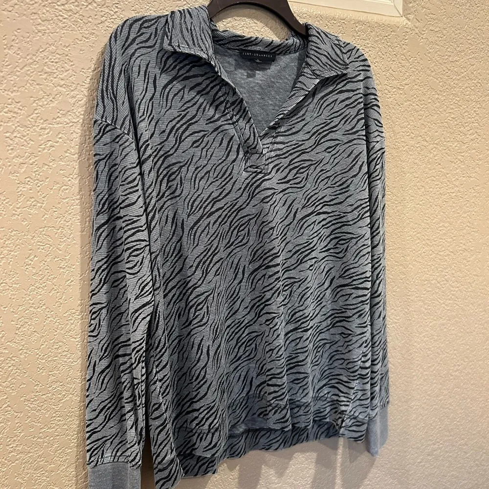Jane + Delancey Gray Zebra Print Women’s Long Sleeve Collared Shirt - Image 2