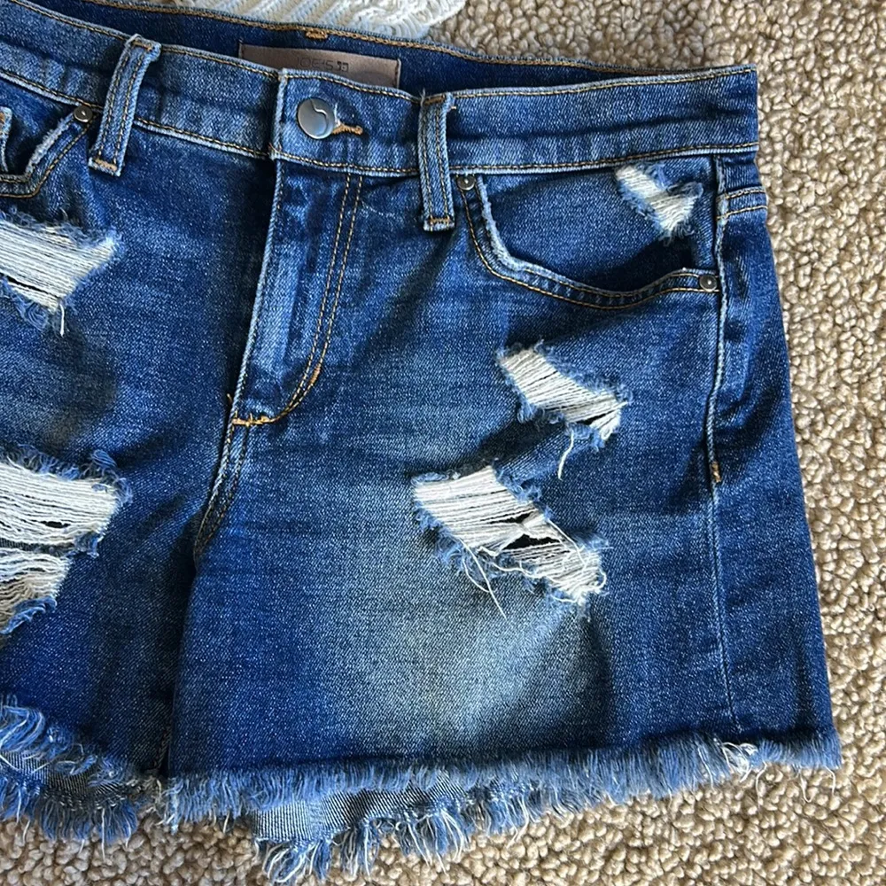 Joes jeans • cut off denim shirt with distressing in Blythe - Image 100