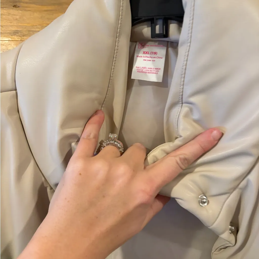 No Boundaries Cream Faux Leather Puffer Vest size XXL - Image 4