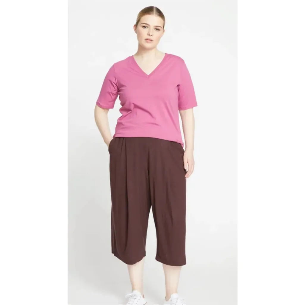 Universal Standard Casual Culottes Cropped Pants in Wine Women's 18/20 (M) - Image 2