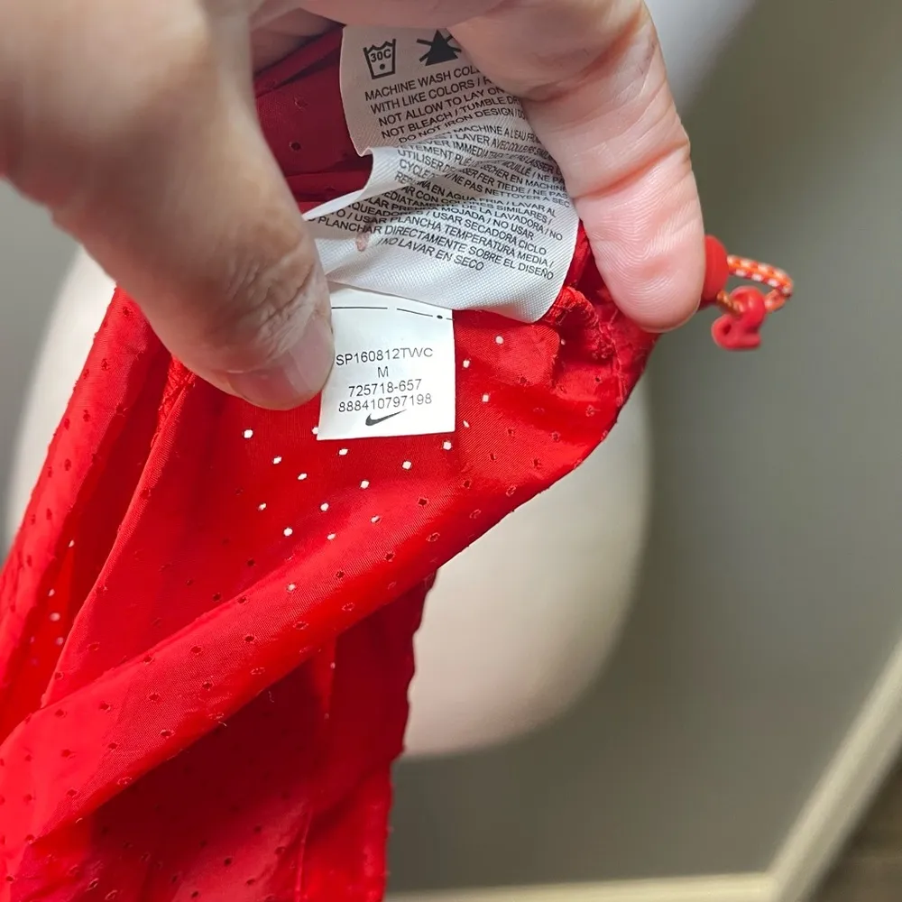 Nike Women's Long Sleeve Cropped Perforated Cinched Waist Pullover Hoodie Size M - Image 8