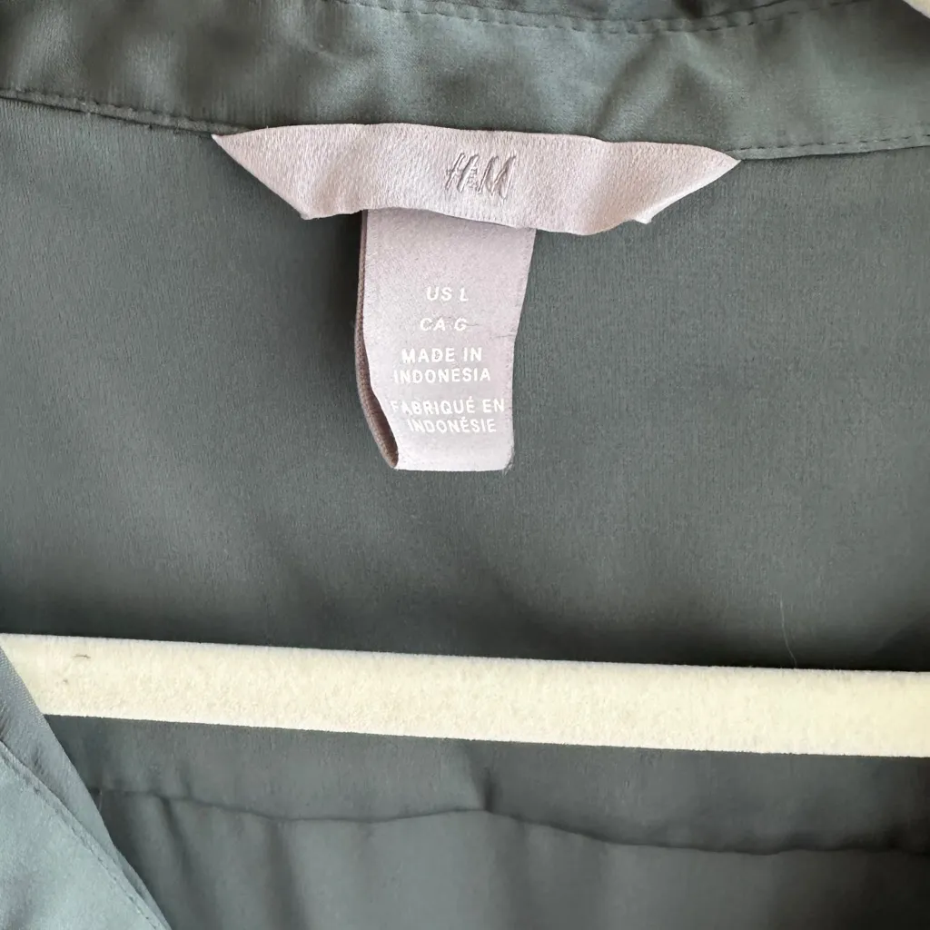 H&M Green Satin Button Down Shirt, Size Large - Image 8