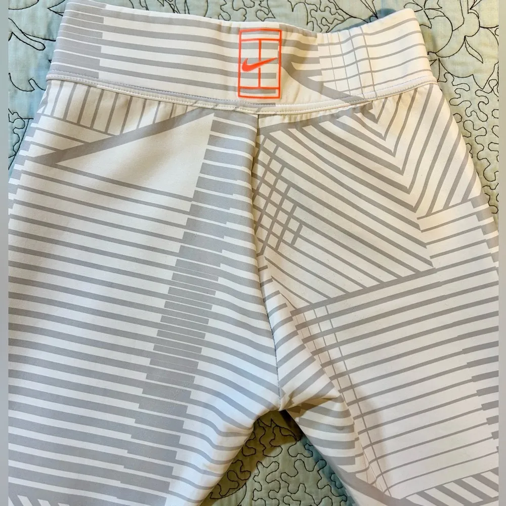 NIKE COURT Women's GX Tennis Leggings Flatliner Print 843982 White/Gray Sz Small - Image 5
