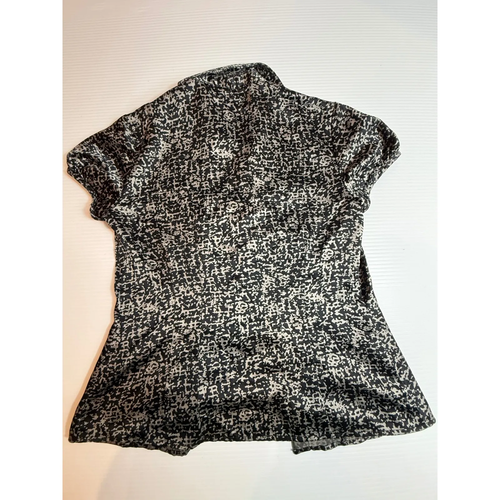 Ann Taylor Petites Blouse 00P Gray Black Abstract Print Short‎ Sleeve Top - Image 5
