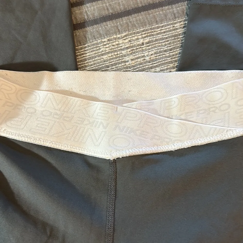 Nike Pro Dri-Fit Gray White Leggings Activewear Gym Size Small EUC #4515 - Image 5