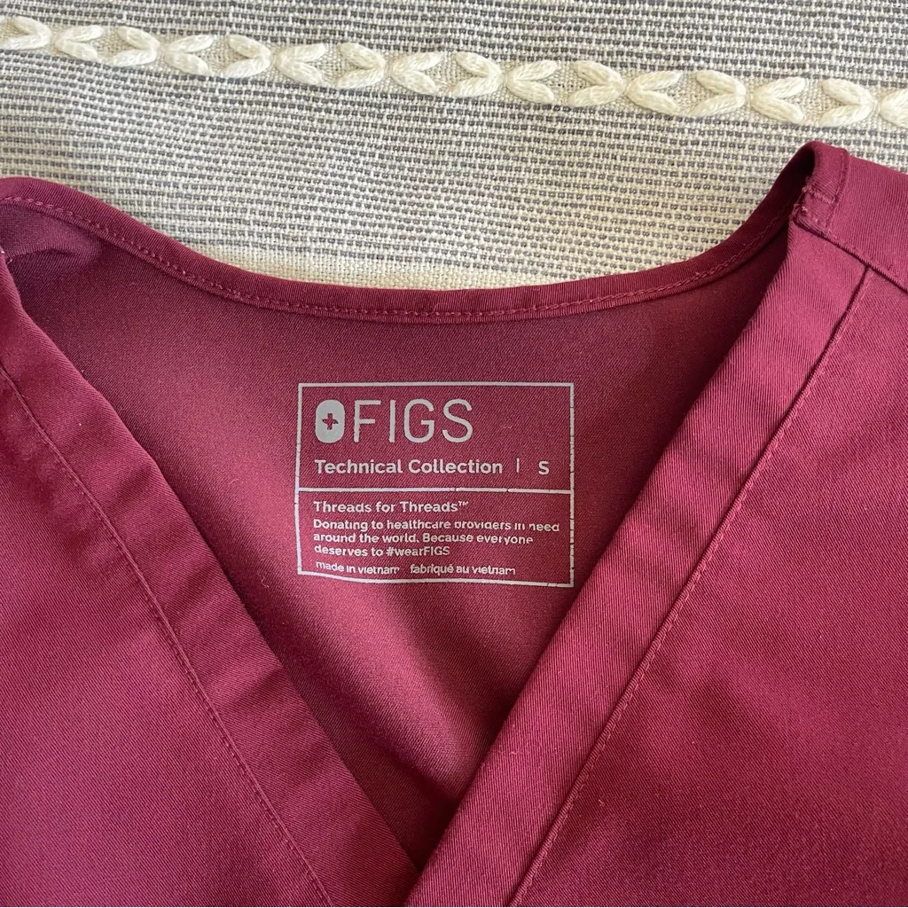 Figs Scrub Set Burgundy Maroon Catarina Top Zamora Joggers Size Small - Image 7